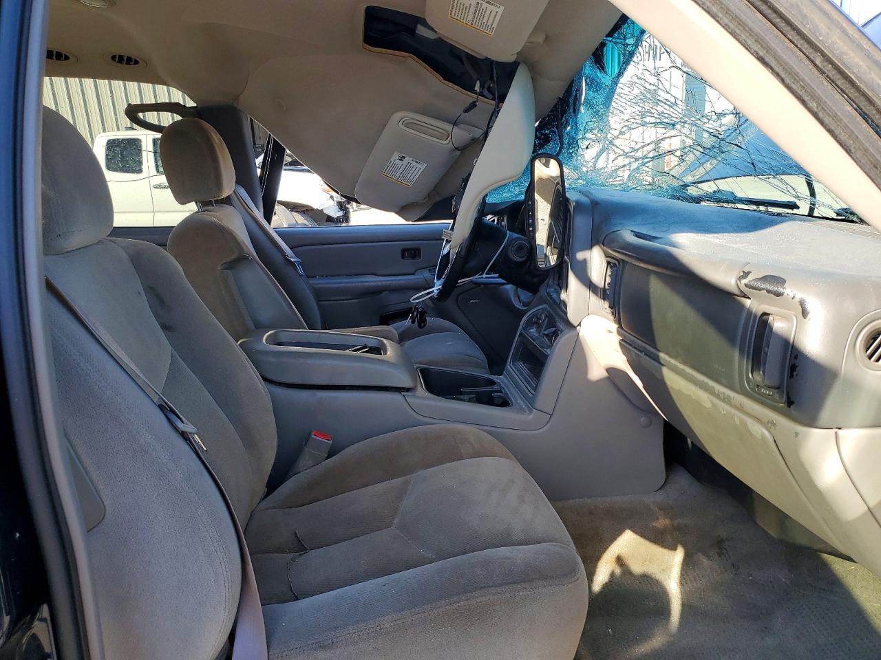 2004 GMC YUKON XL K1500 photo 7
