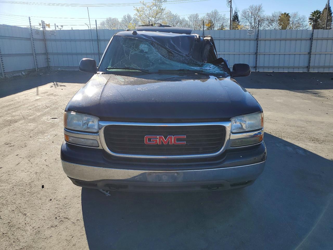 2004 GMC YUKON XL K1500 photo 5