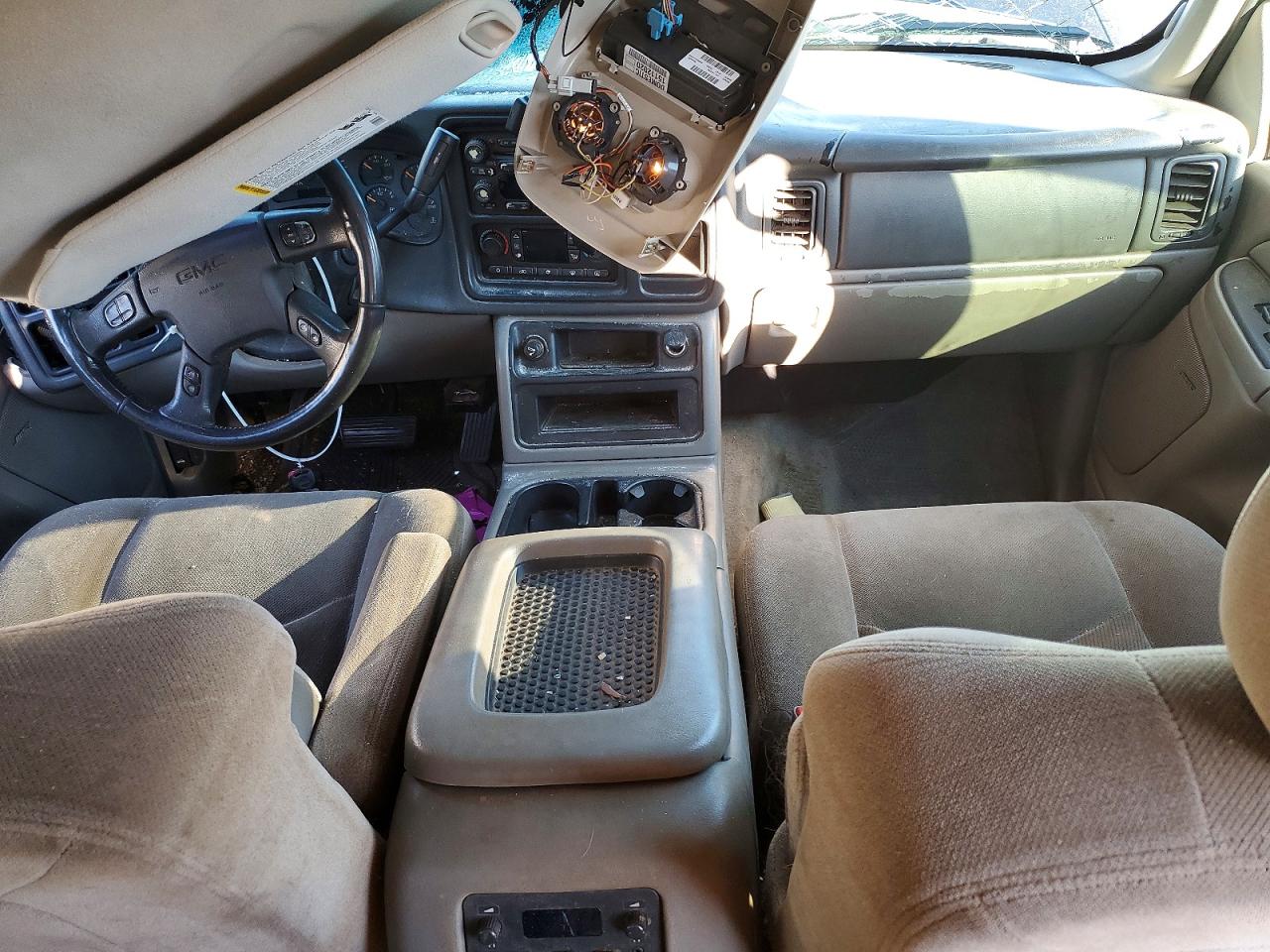 2004 GMC YUKON XL K1500 photo 8