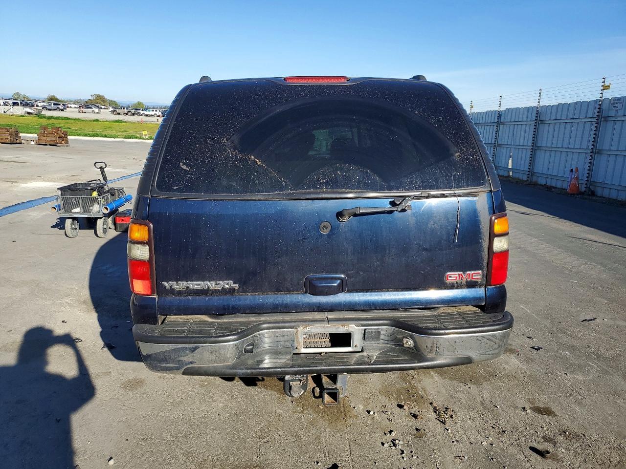 2004 GMC YUKON XL K1500 photo 6