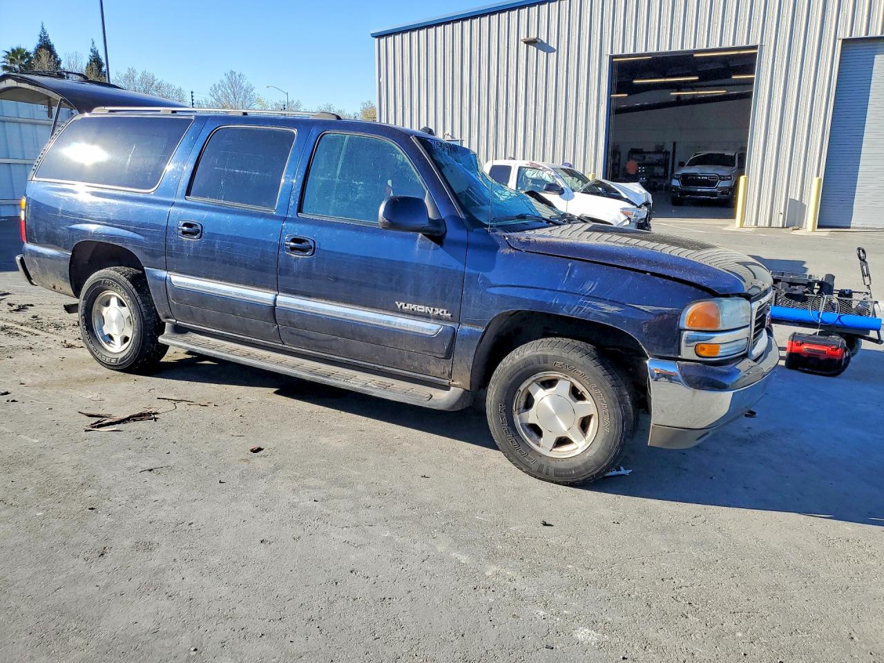 2004 GMC YUKON XL K1500 photo 4