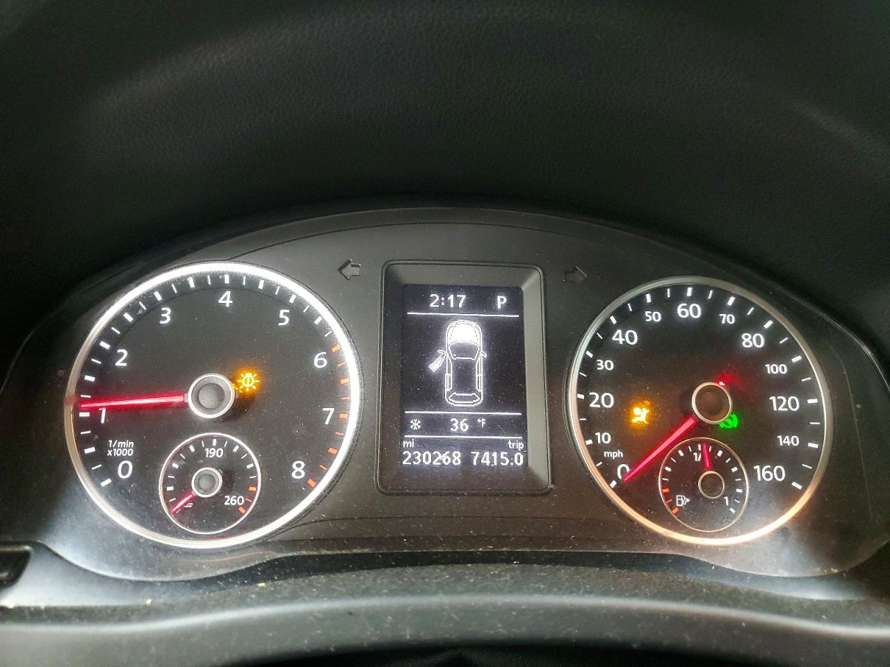 2013 VOLKSWAGEN TIGUAN S photo 17