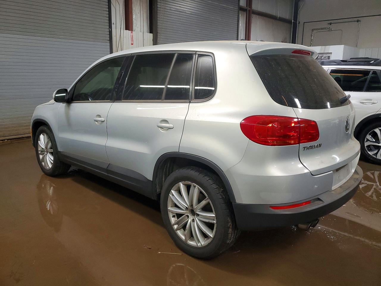 2013 VOLKSWAGEN TIGUAN S photo 3