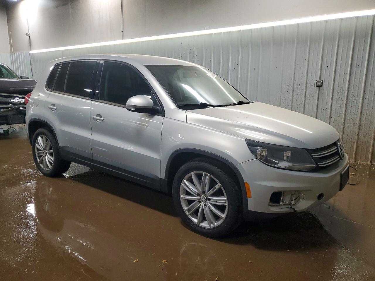 2013 VOLKSWAGEN TIGUAN S photo 7