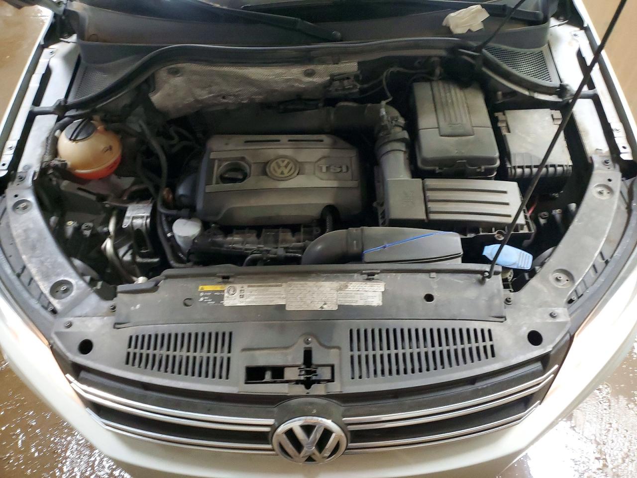 2013 VOLKSWAGEN TIGUAN S photo 21