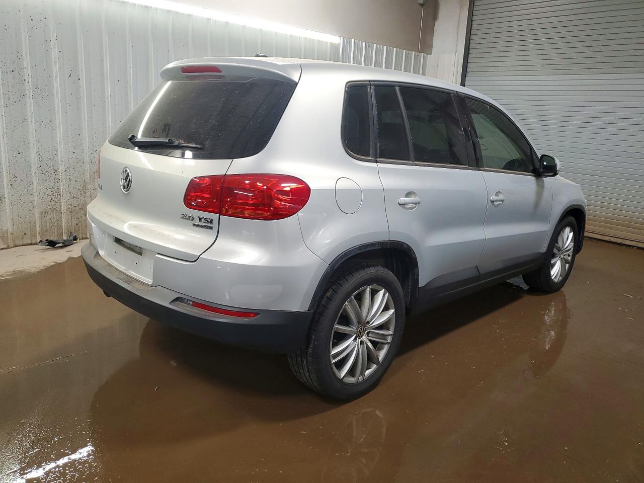 2013 VOLKSWAGEN TIGUAN S photo 5