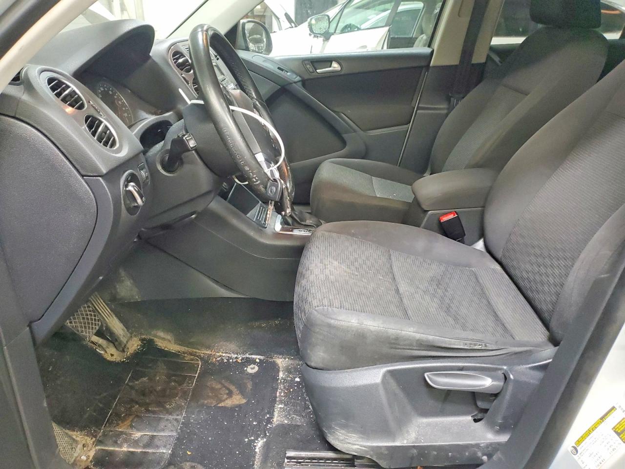2013 VOLKSWAGEN TIGUAN S photo 13