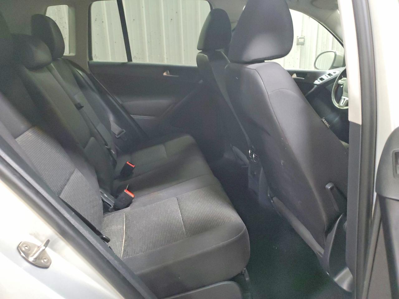 2013 VOLKSWAGEN TIGUAN S photo 19