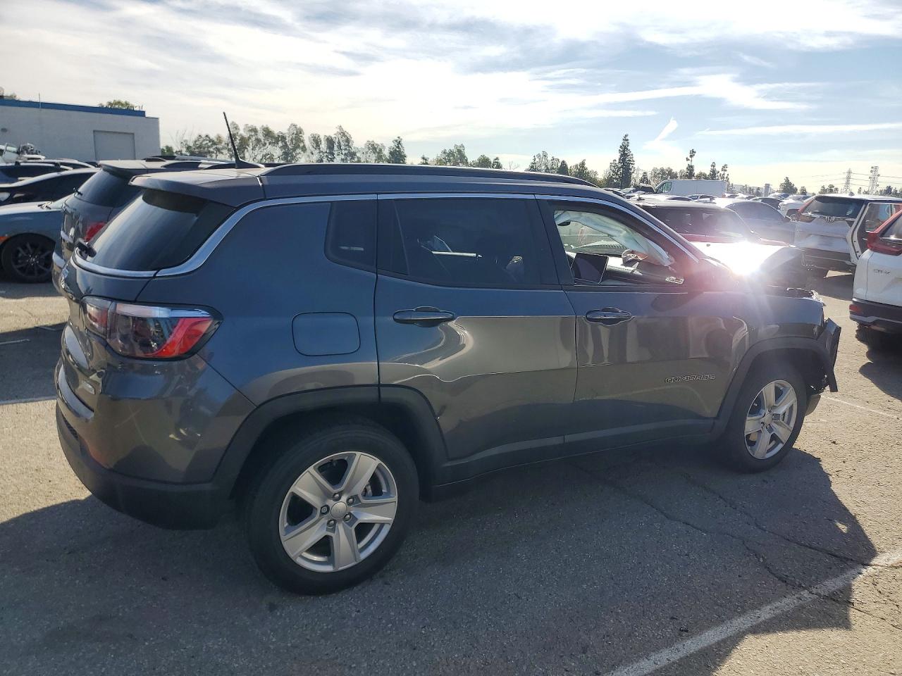 2022 JEEP COMPASS LATITUDE photo 3