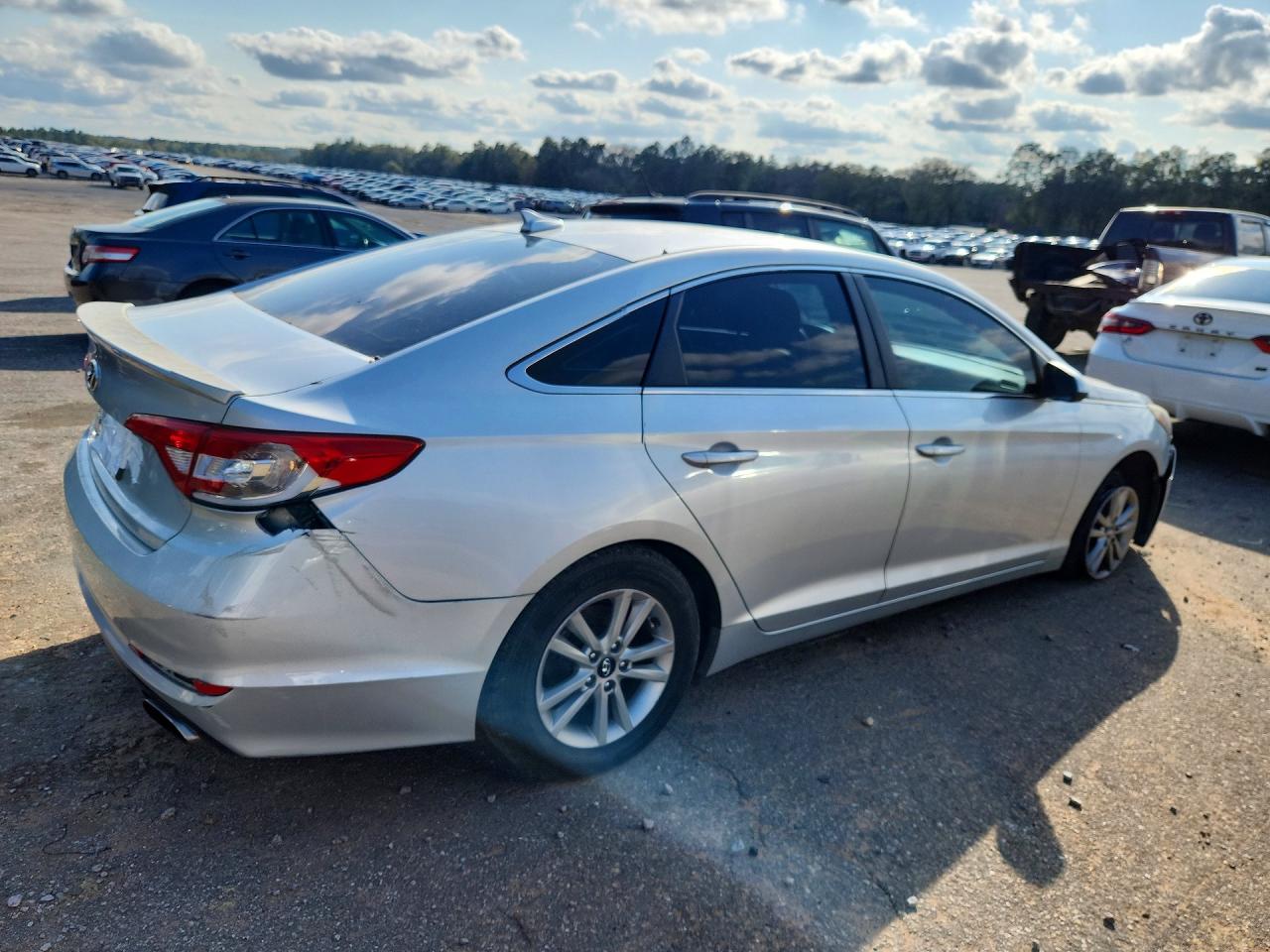 2015 HYUNDAI SONATA SE photo 3