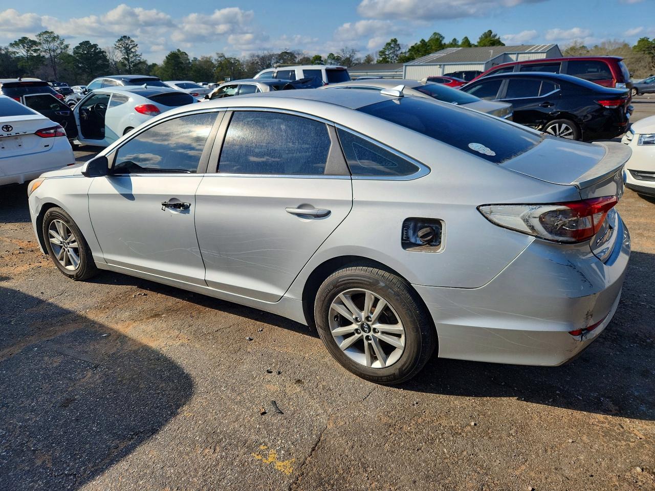 2015 HYUNDAI SONATA SE photo 2