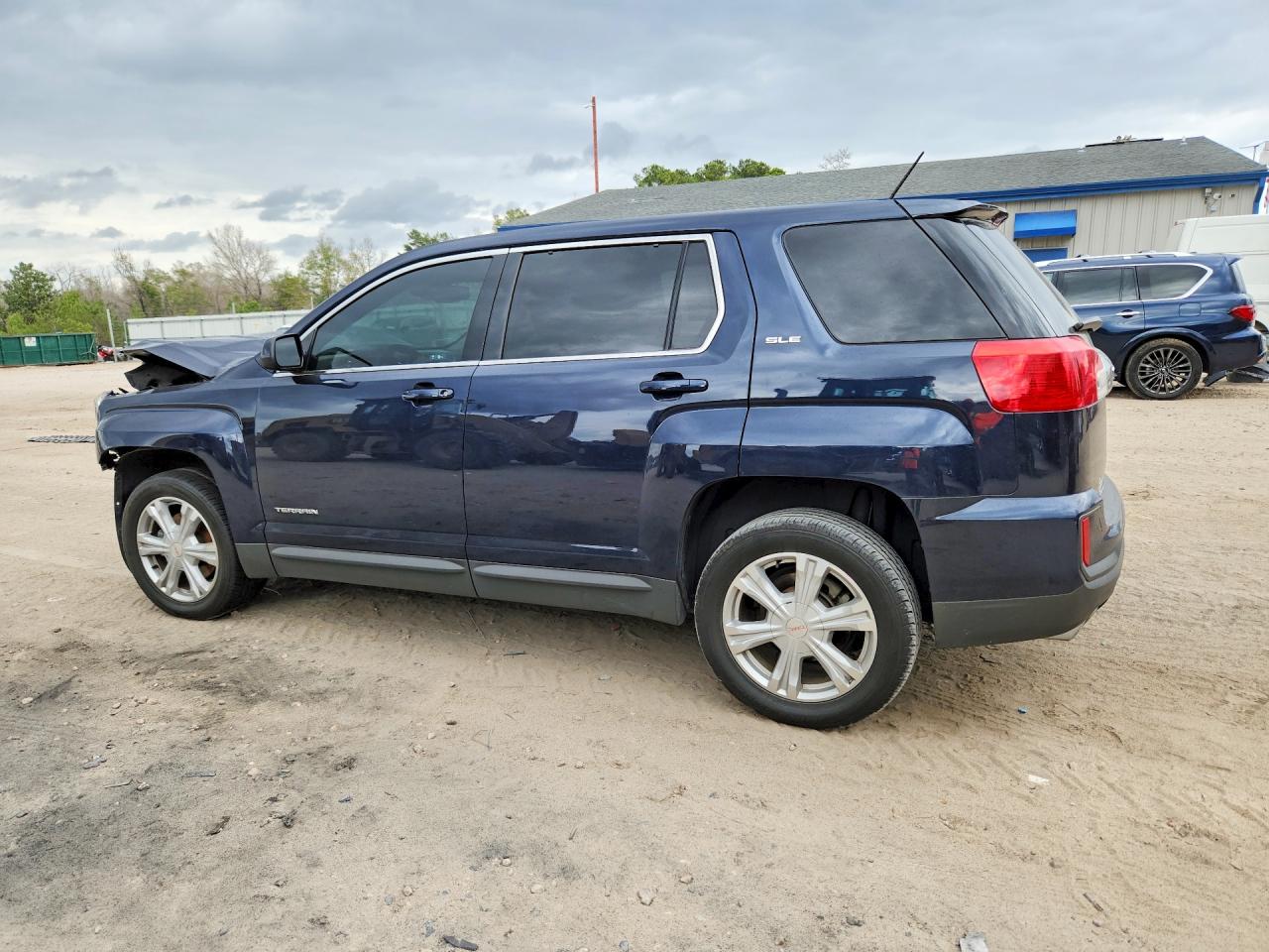 2017 GMC TERRAIN SLE photo 4