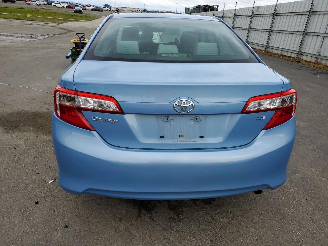 2014 TOYOTA CAMRY LE photo 6