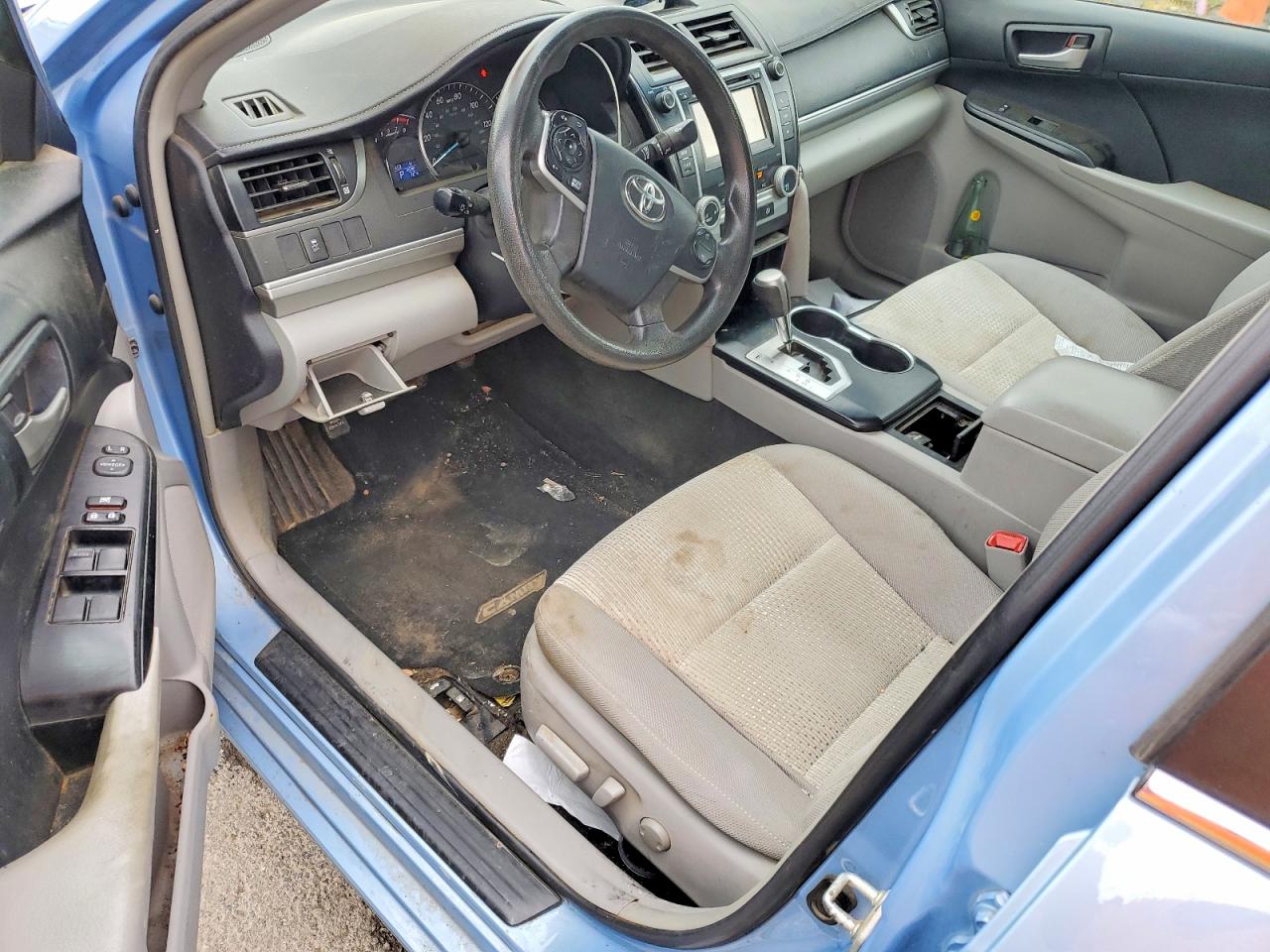 2014 TOYOTA CAMRY LE photo 8