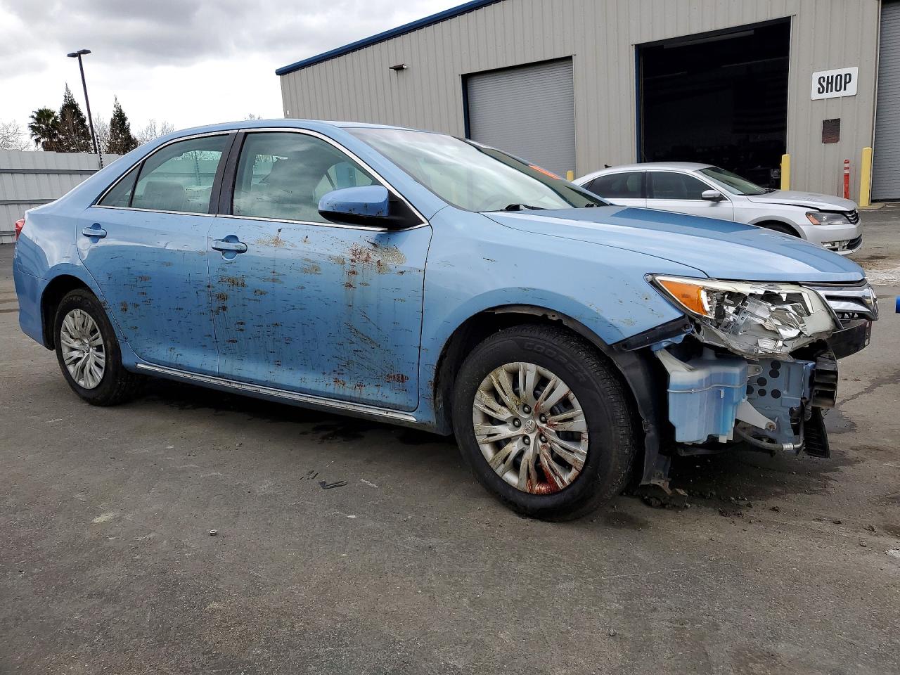 2014 TOYOTA CAMRY LE photo 4