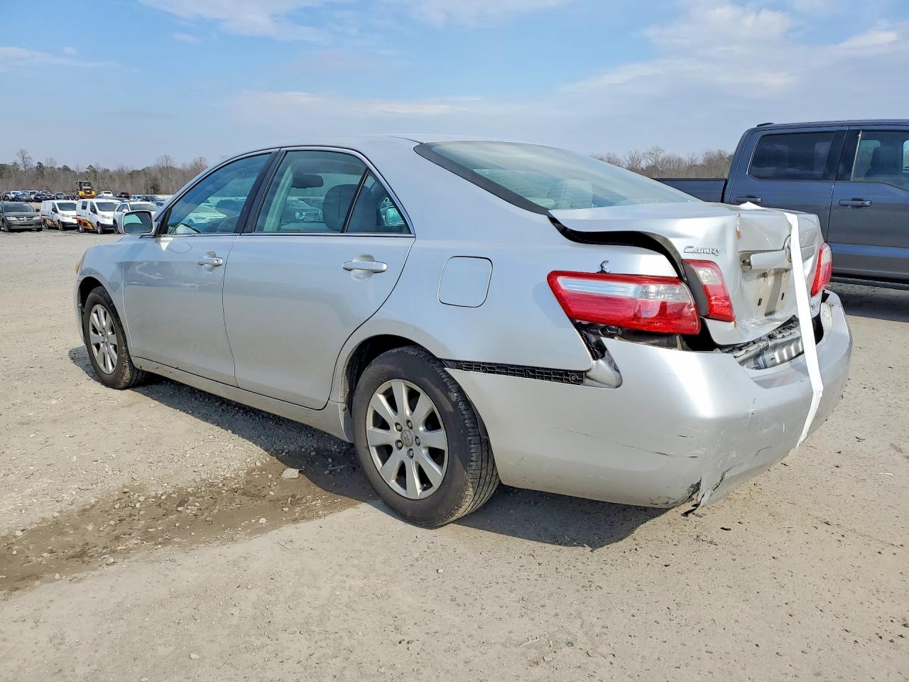 2008 TOYOTA CAMRY XLE photo 2
