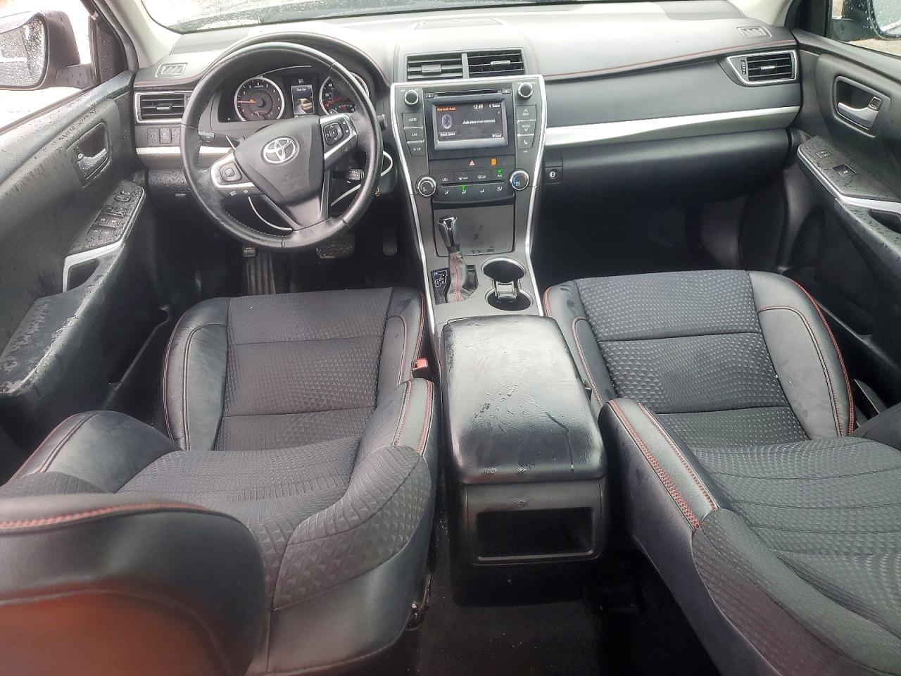2015 TOYOTA CAMRY SE photo 15