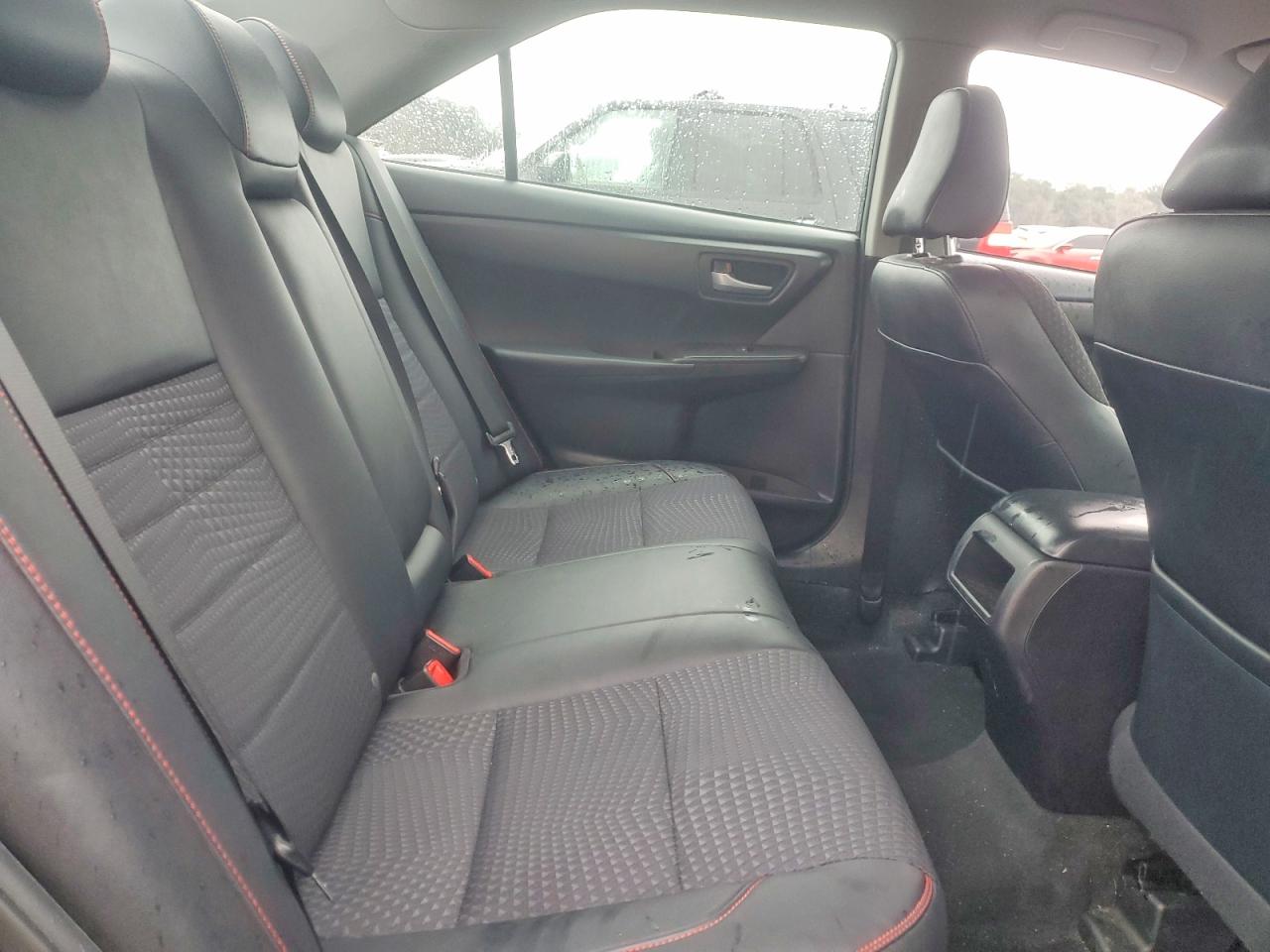 2015 TOYOTA CAMRY SE photo 19