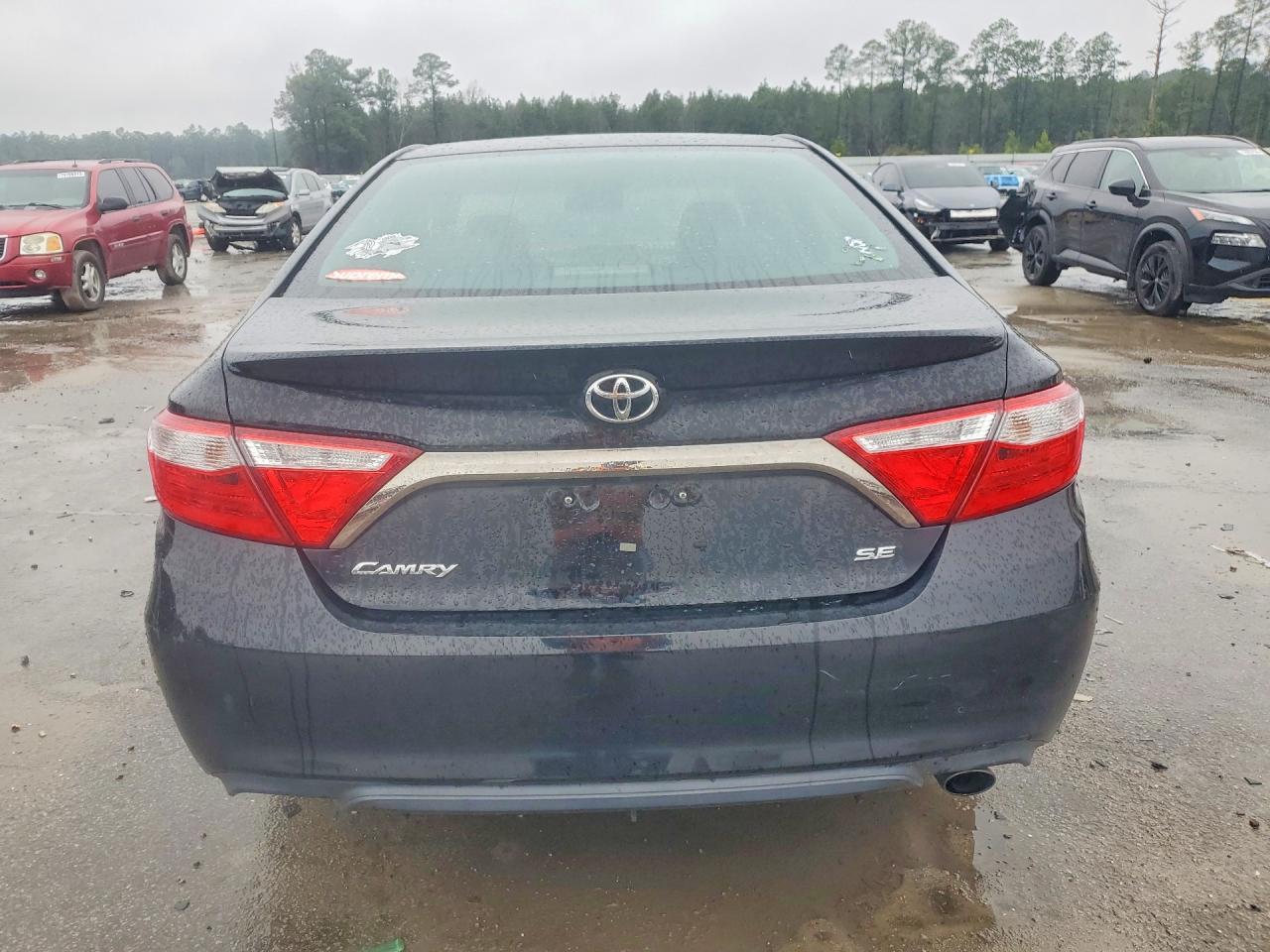 2015 TOYOTA CAMRY SE photo 11