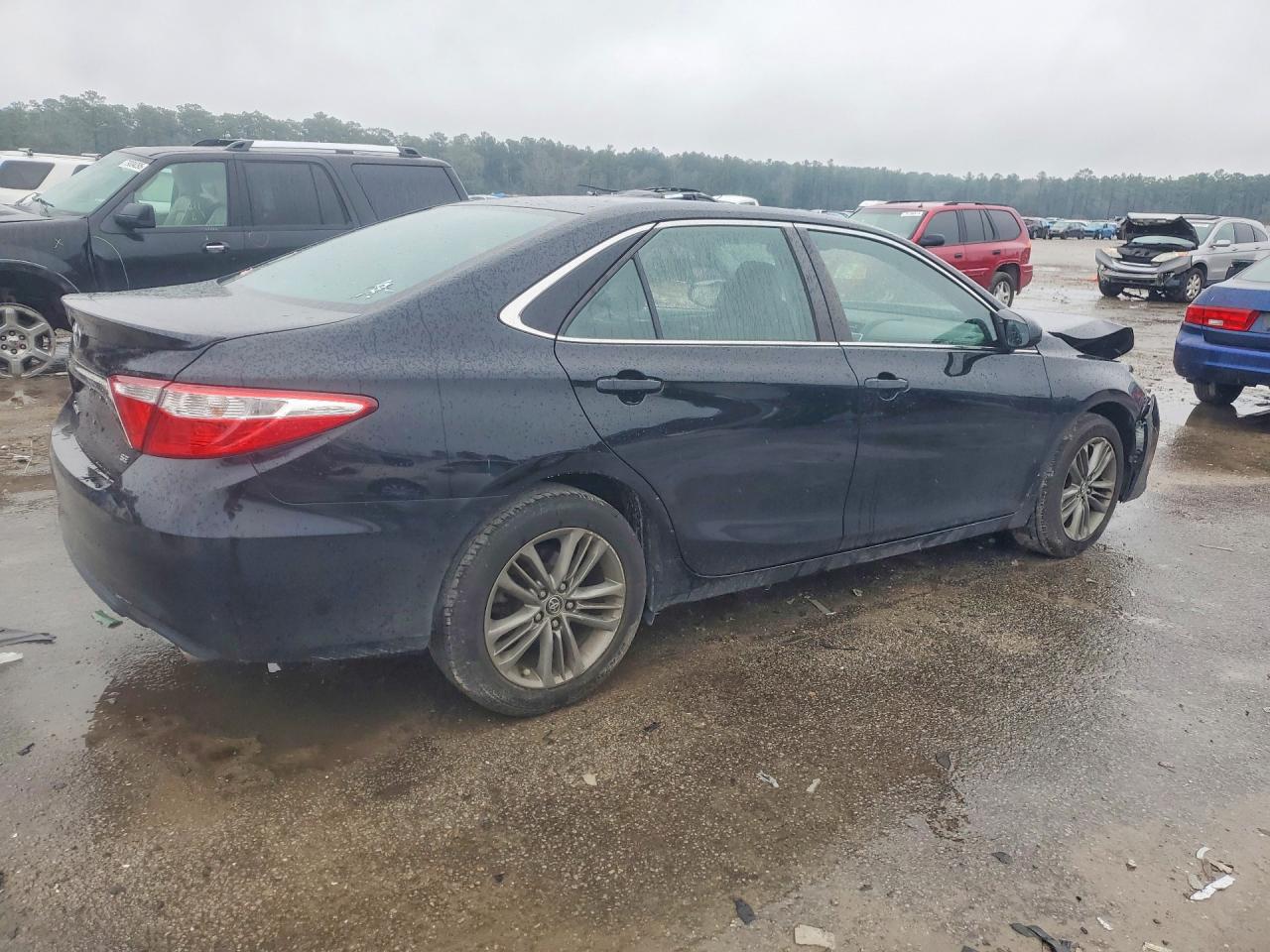 2015 TOYOTA CAMRY SE photo 5