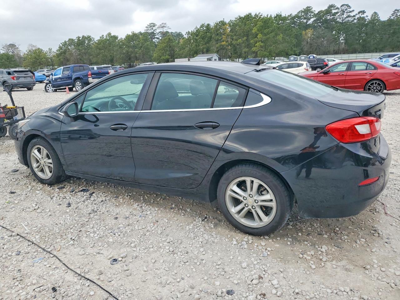 2017 CHEVROLET CRUZE LT photo 3