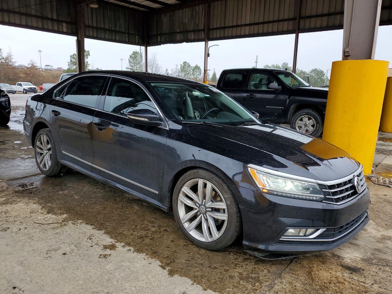 2017 VOLKSWAGEN PASSAT SEL PREMIUM photo 10