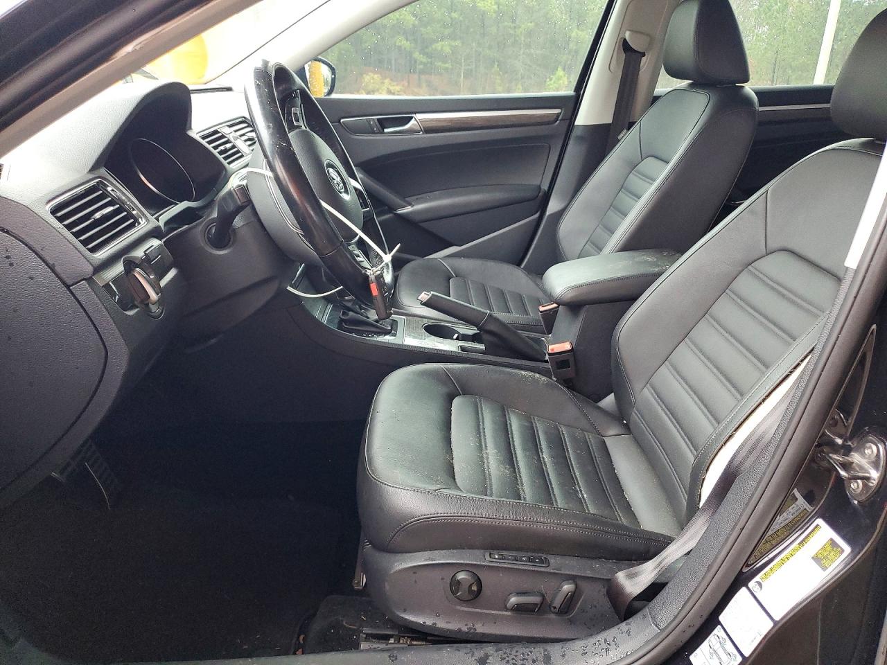 2017 VOLKSWAGEN PASSAT SEL PREMIUM photo 19