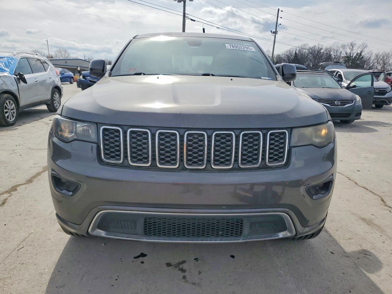2019 JEEP GRAND CHEROKEE LAREDO photo 9