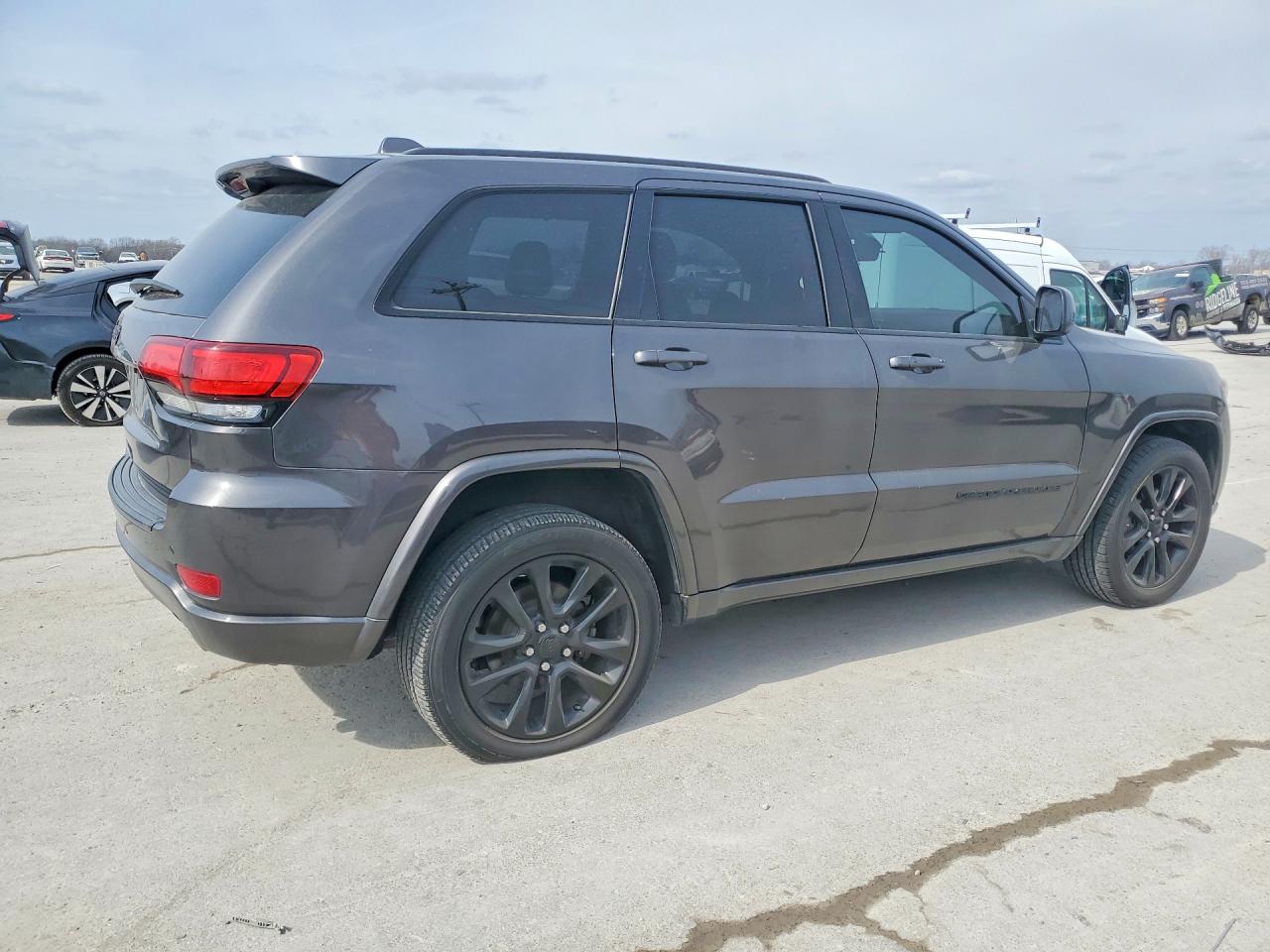 2019 JEEP GRAND CHEROKEE LAREDO photo 5