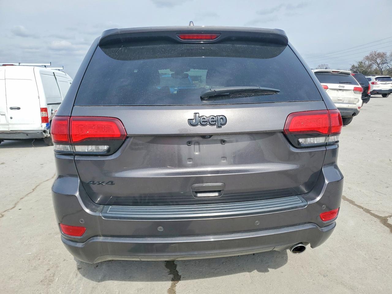 2019 JEEP GRAND CHEROKEE LAREDO photo 11