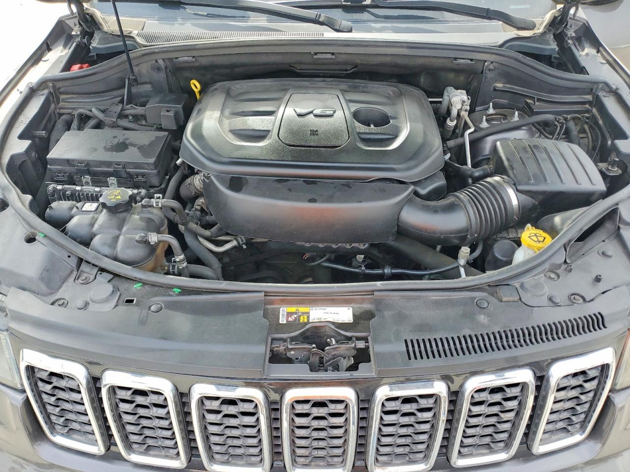 2019 JEEP GRAND CHEROKEE LAREDO photo 23
