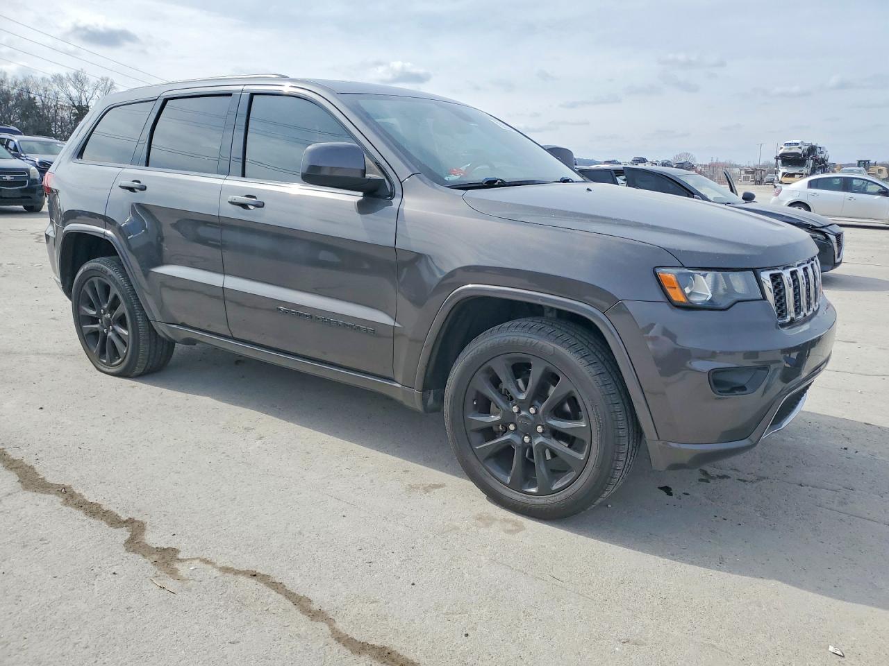 2019 JEEP GRAND CHEROKEE LAREDO photo 7