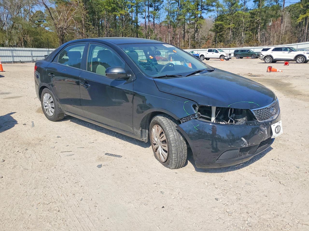 2013 KIA FORTE photo 4