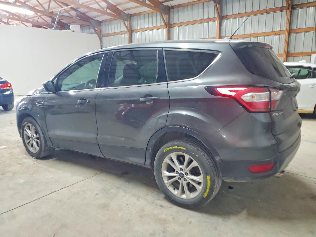 2017 FORD ESCAPE photo 3