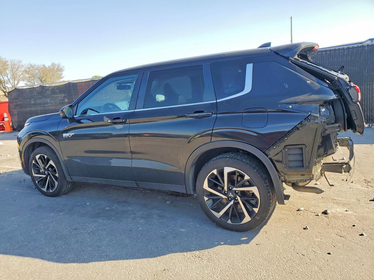 2024 MITSUBISHI OUTLANDER SE photo 2