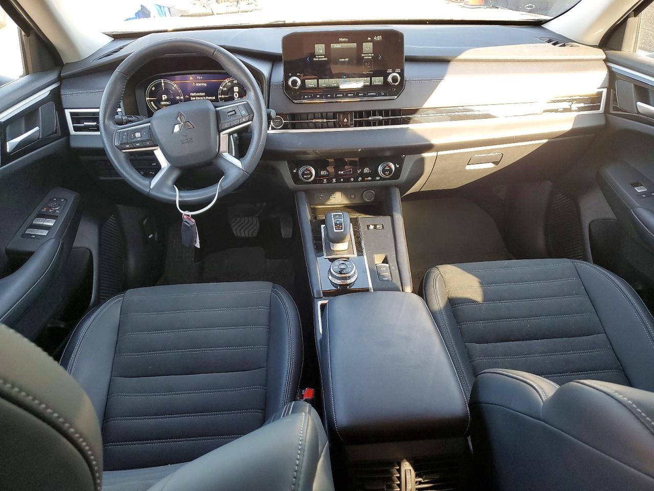 2024 MITSUBISHI OUTLANDER SE photo 8