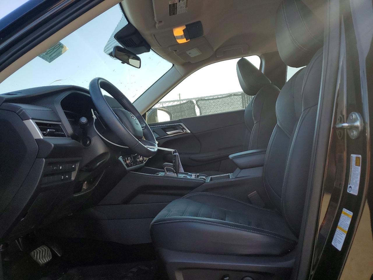 2024 MITSUBISHI OUTLANDER SE photo 7