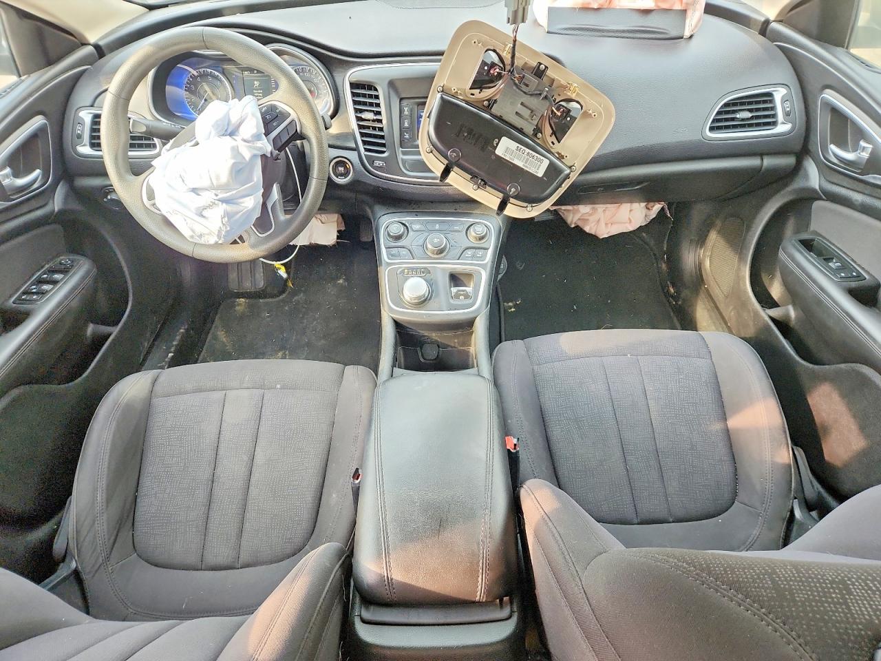 2015 CHRYSLER 200 LX photo 8