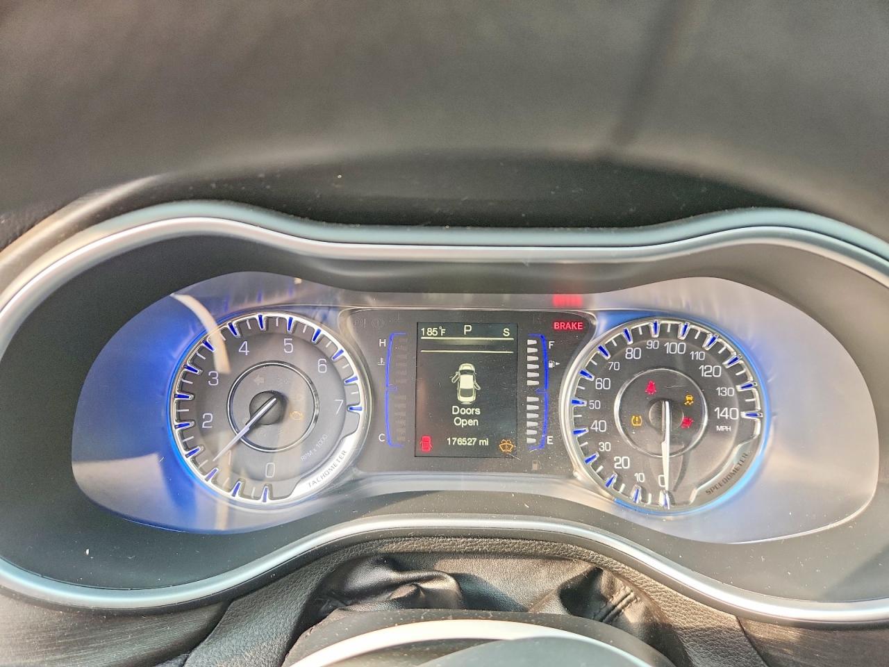 2015 CHRYSLER 200 LX photo 9