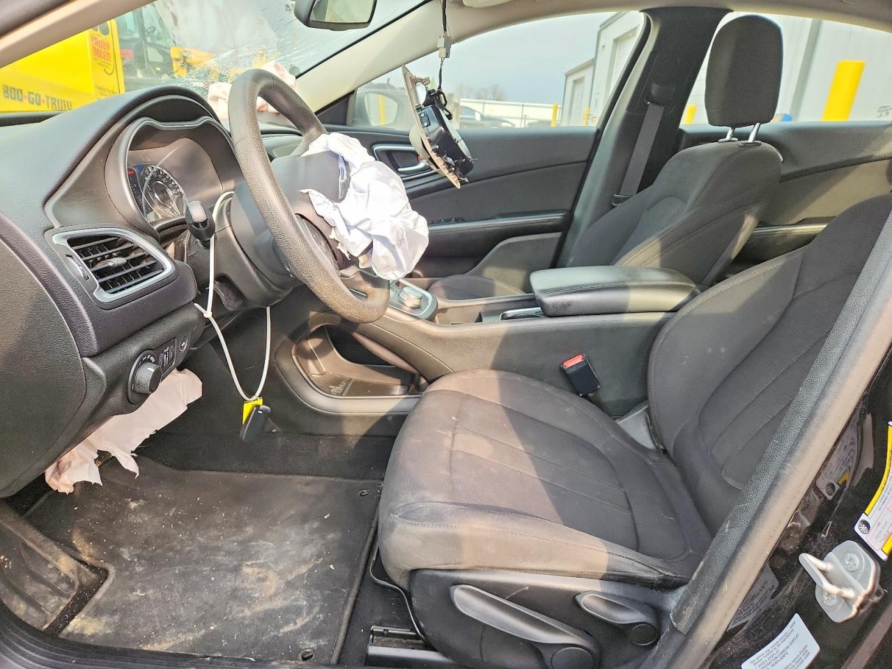 2015 CHRYSLER 200 LX photo 7