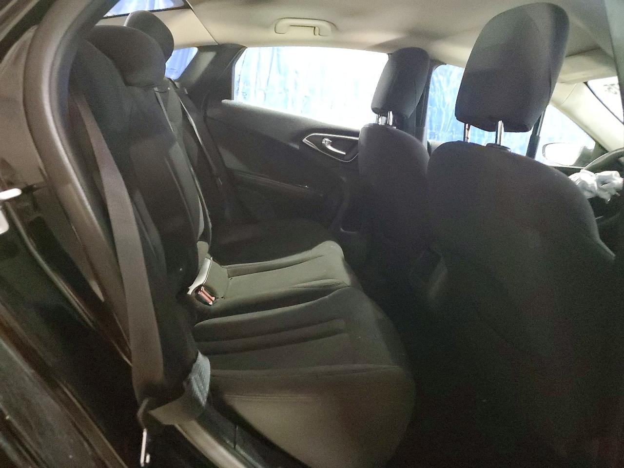 2015 CHRYSLER 200 LX photo 10