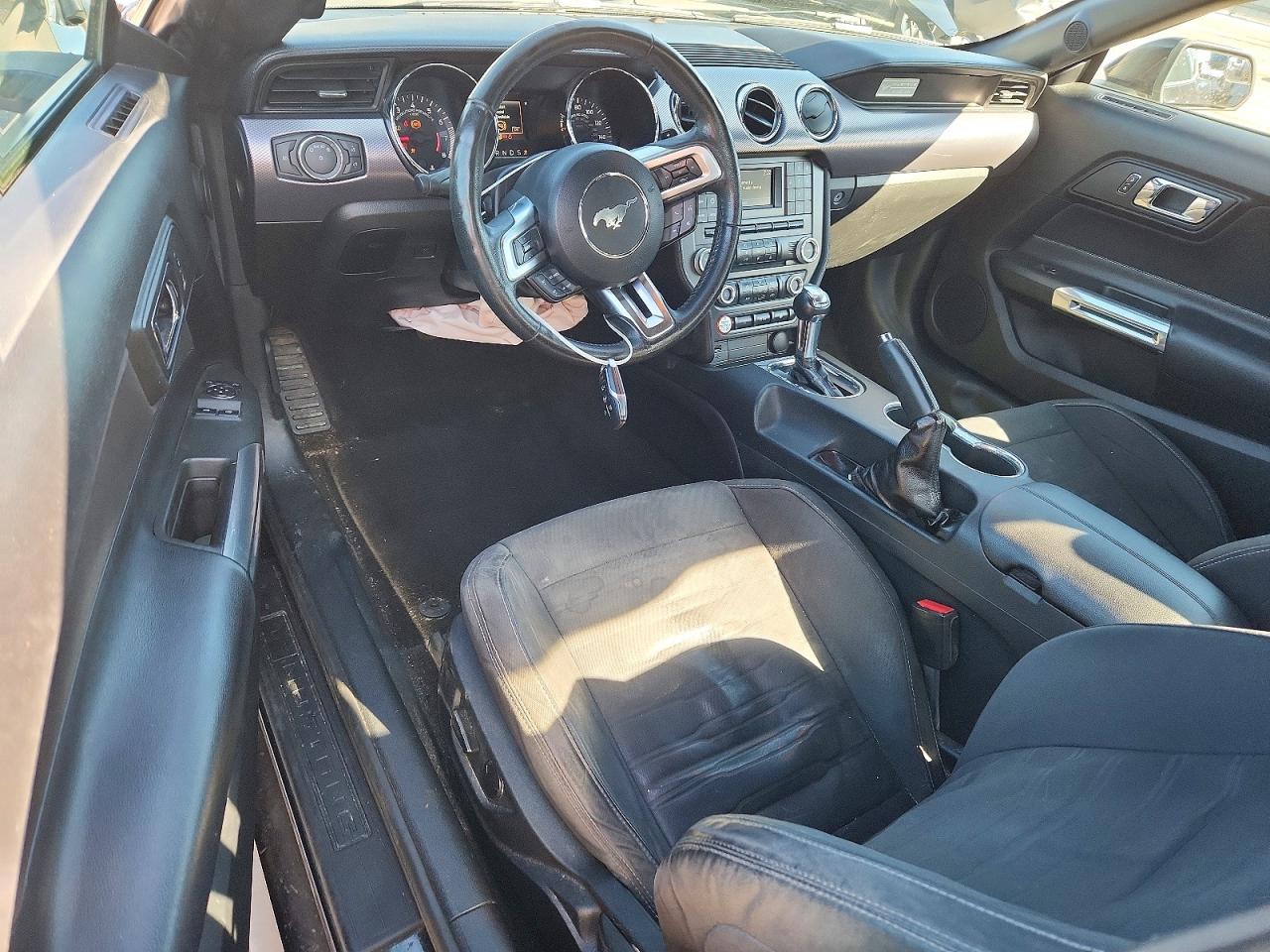 2017 FORD MUSTANG photo 8