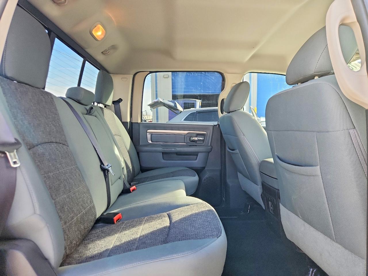 2016 RAM 1500 SLT photo 19
