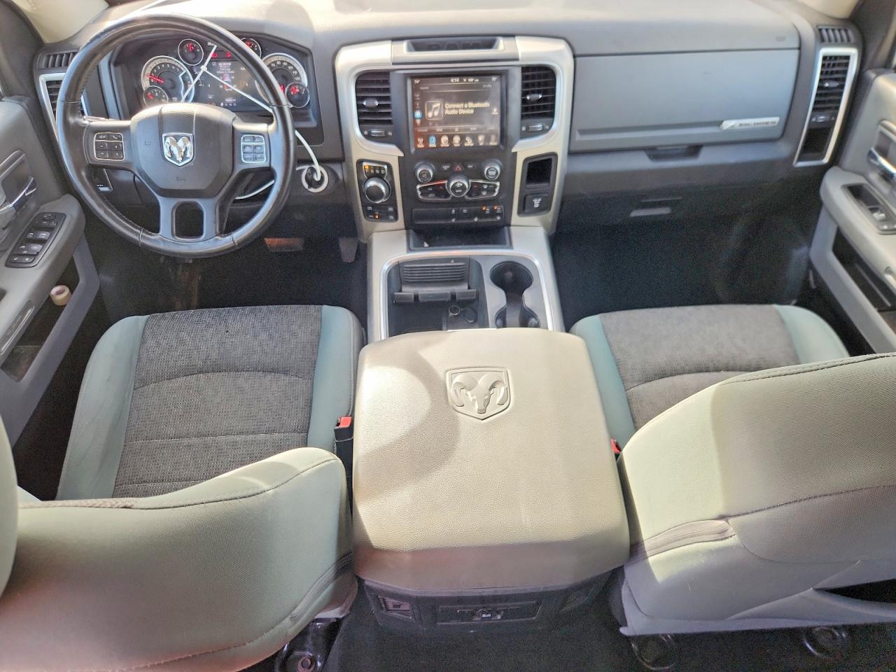 2016 RAM 1500 SLT photo 15