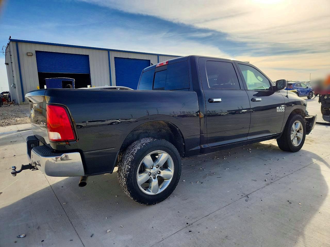 2016 RAM 1500 SLT photo 5