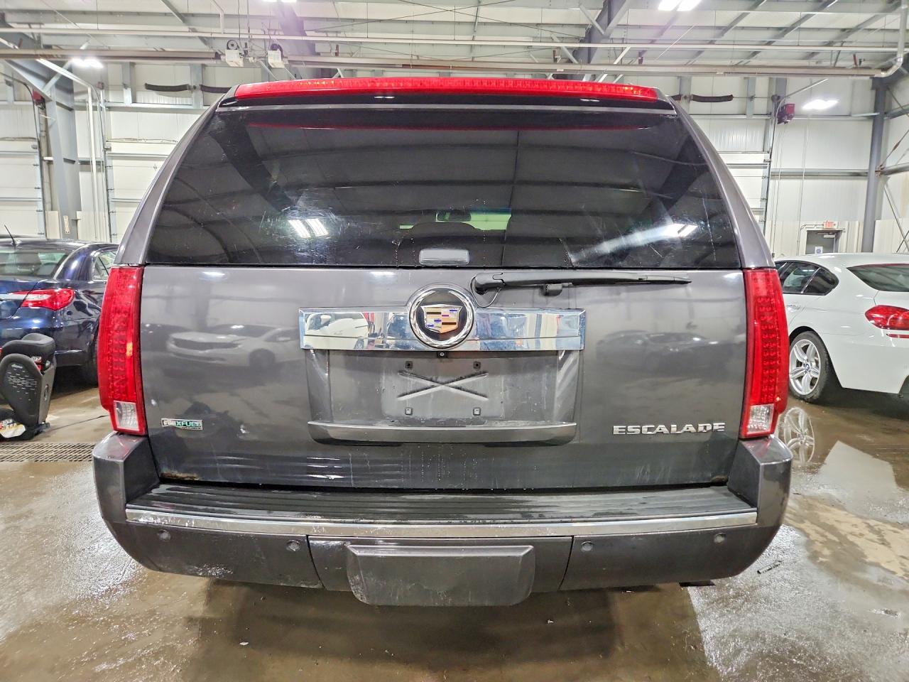 2010 CADILLAC ESCALADE photo 6