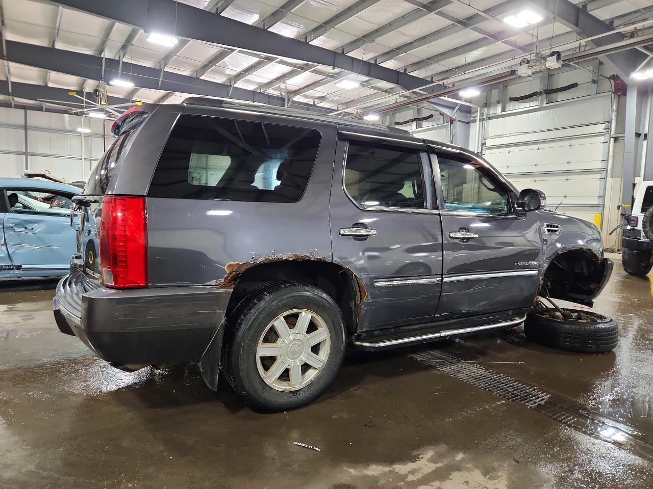 2010 CADILLAC ESCALADE photo 3