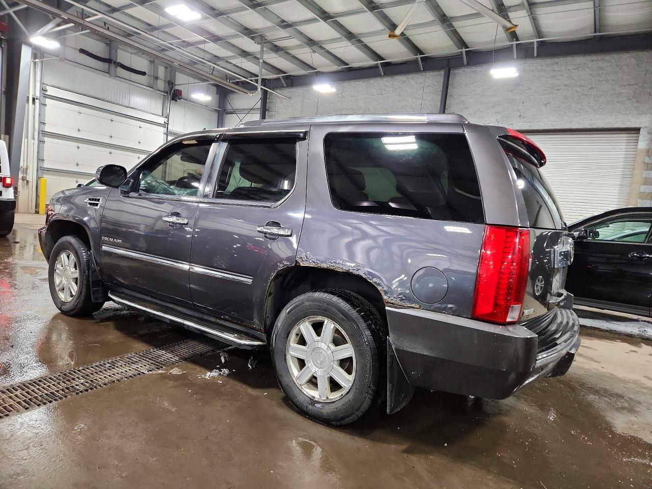 2010 CADILLAC ESCALADE photo 2