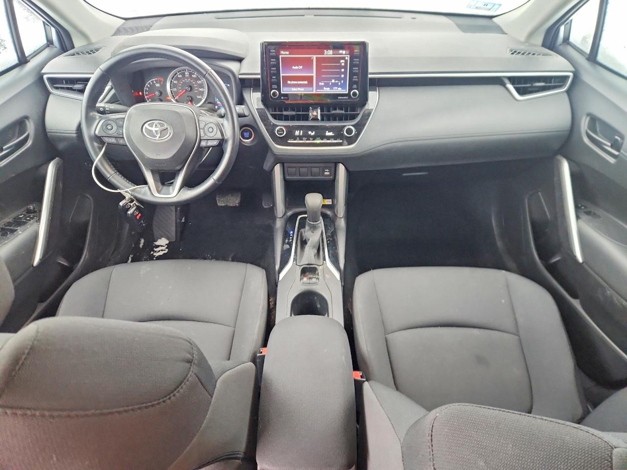 2022 TOYOTA COROLLA CROSS LE photo 8
