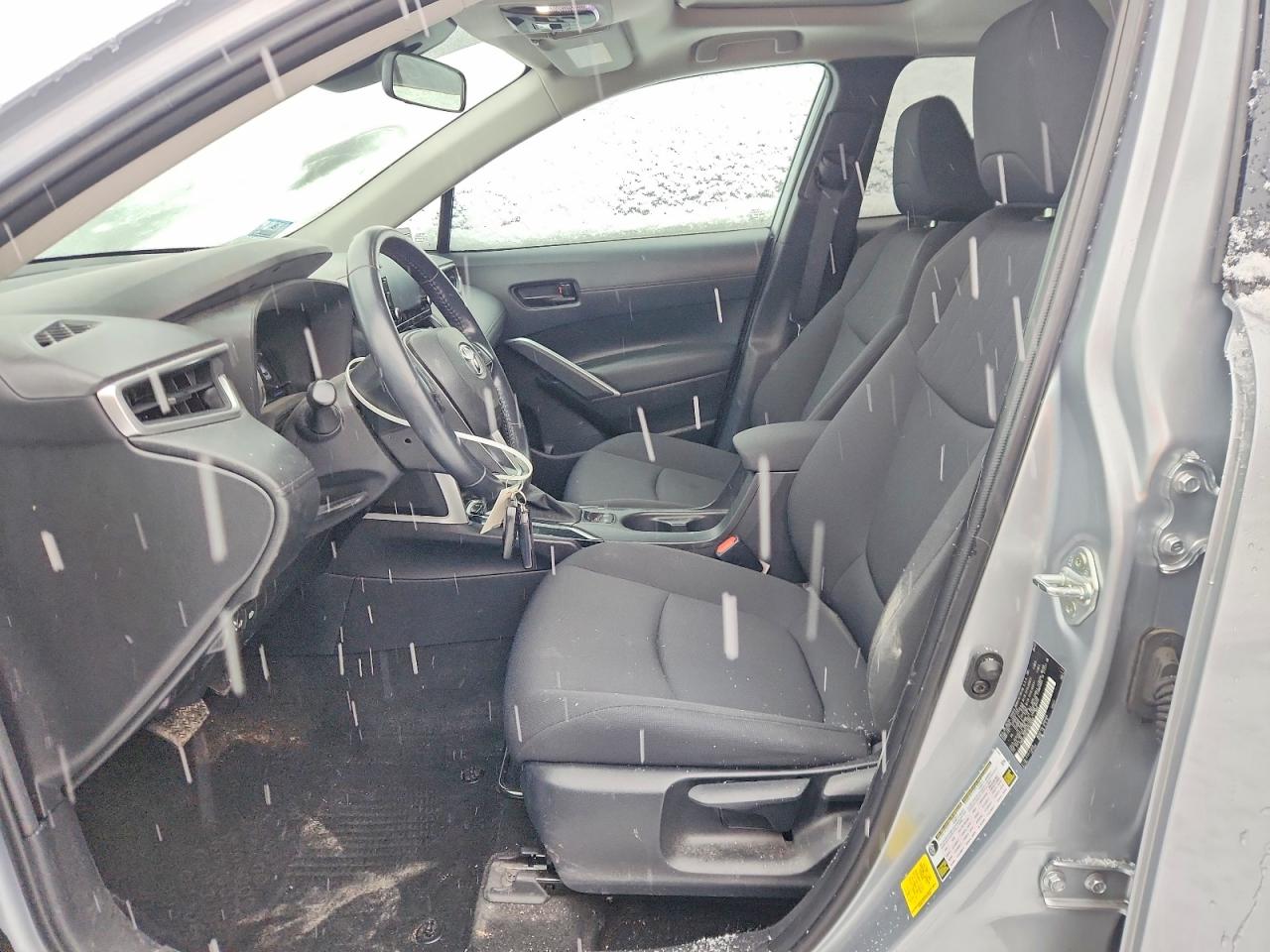 2022 TOYOTA COROLLA CROSS LE photo 7